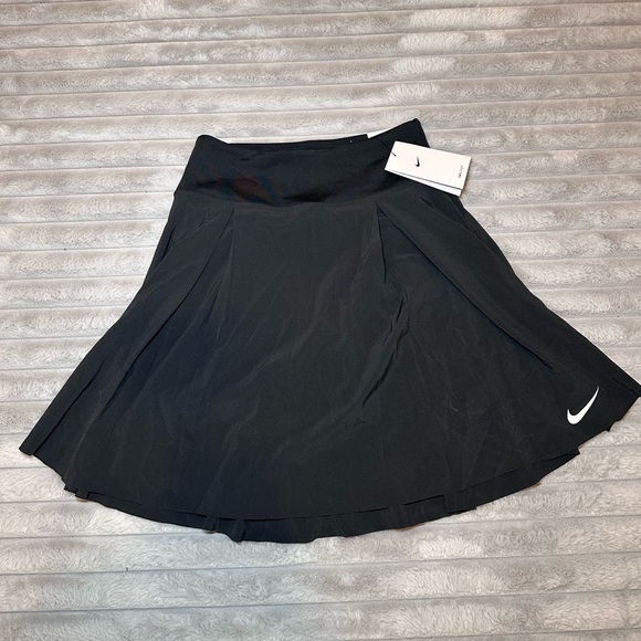 *NWT* Nike Women's Black Golf/Tennis Skirt - Picture 1 of 4